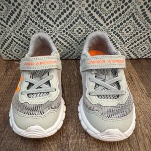 Toddler boys size 7 Under Armour sneakers